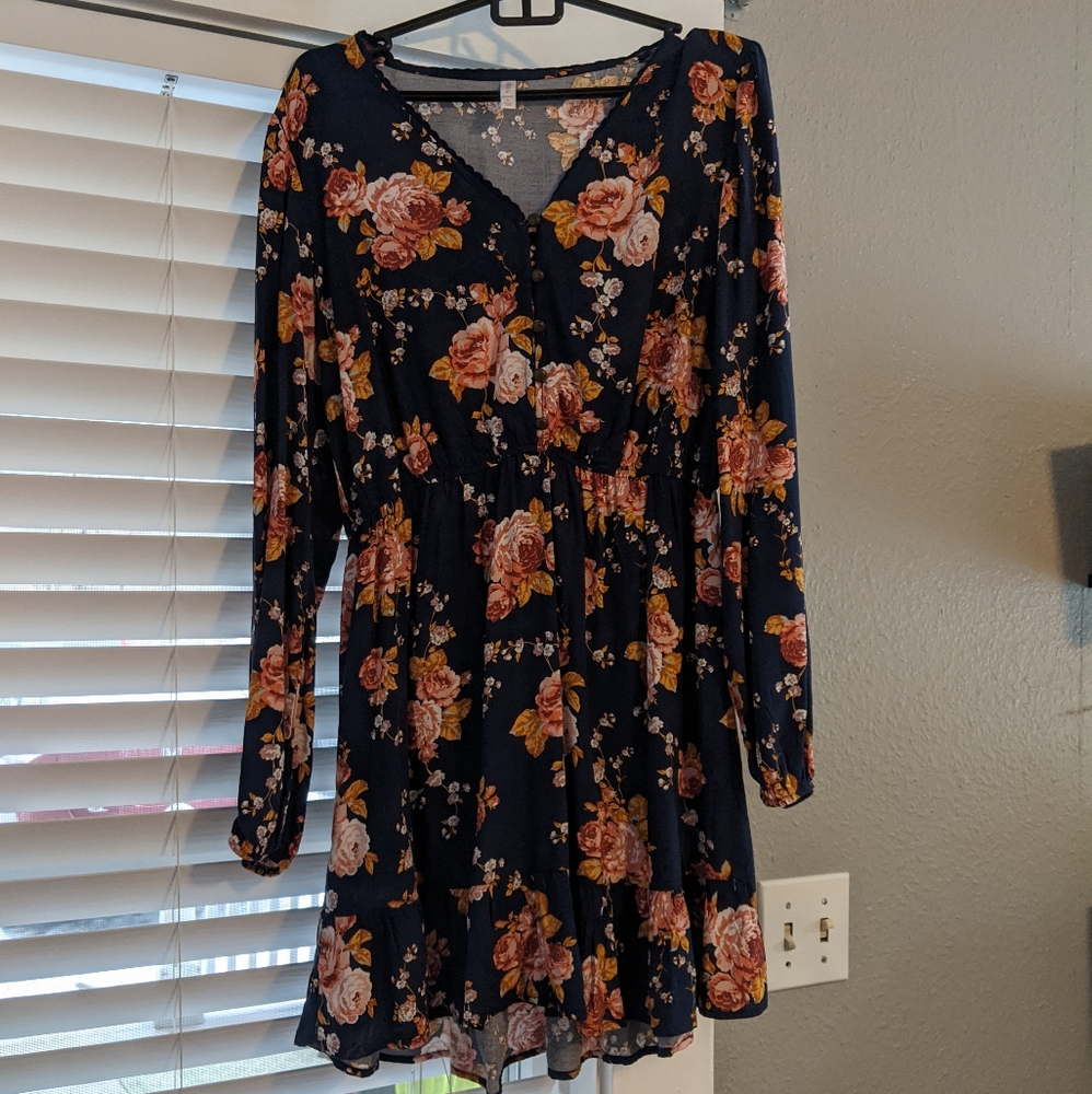 Pretty floral long sleeve dress